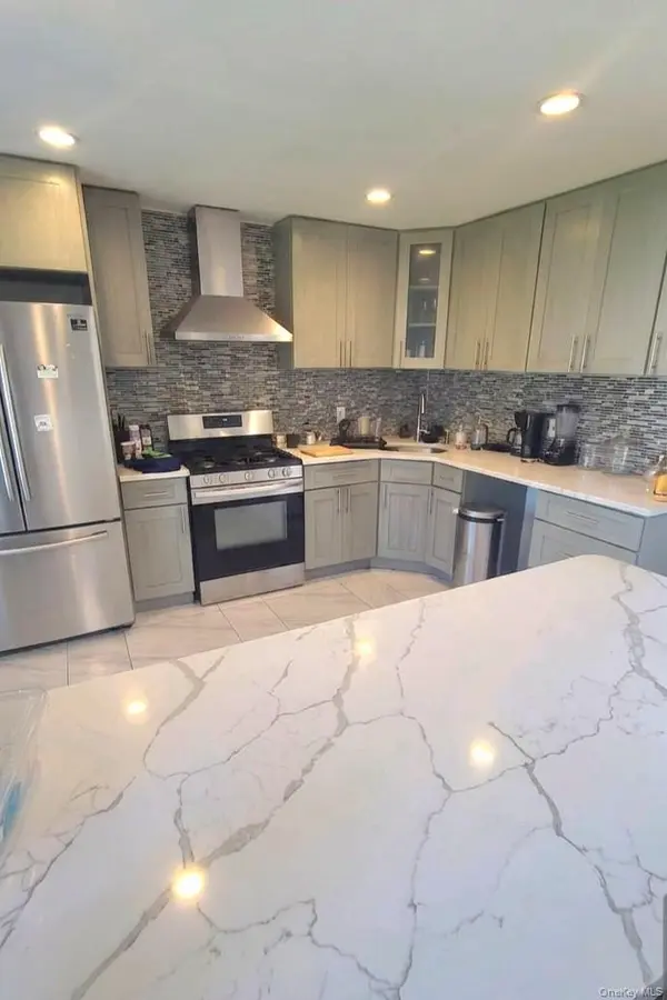 623 Nimrod CT, North Babylon, NY 11703