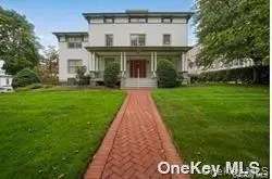 82 Main ST, Huntington, NY 11743
