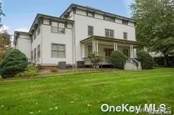 82 Main ST, Huntington, NY 11743