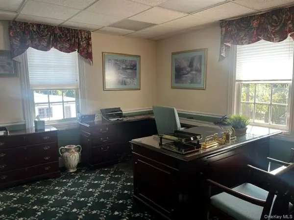 82 Main ST, Huntington, NY 11743