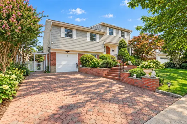 31 Colony LN, Syosset, NY 11791