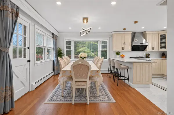 31 Colony LN, Syosset, NY 11791