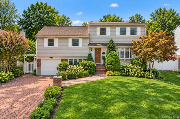 31 Colony LN, Syosset, NY 11791