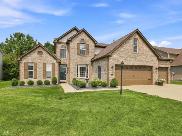 2 W Woodsage CT, Westfield, IN 46074