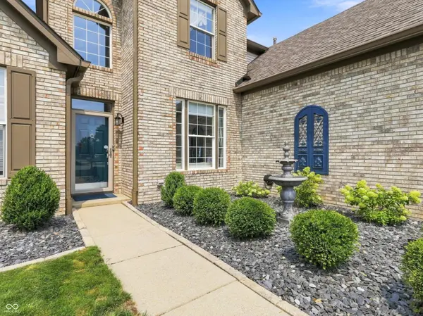 2 W Woodsage CT, Westfield, IN 46074