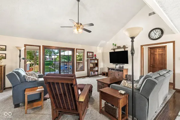 6056 Canterbury CT, Pittsboro, IN 46167