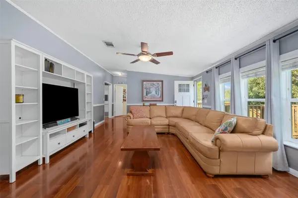 19923 SW 15TH AVE, Newberry, FL 32669