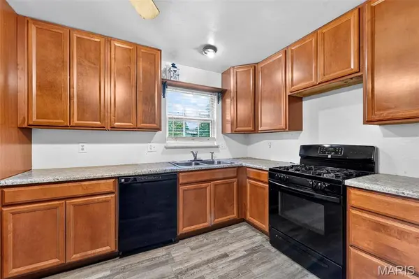 8 S Dianne DR, St Peters, MO 63376