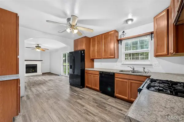 8 S Dianne DR, St Peters, MO 63376