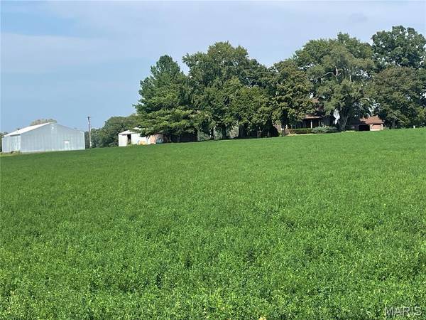 601 Obstweg RD, Belleville, IL 62220