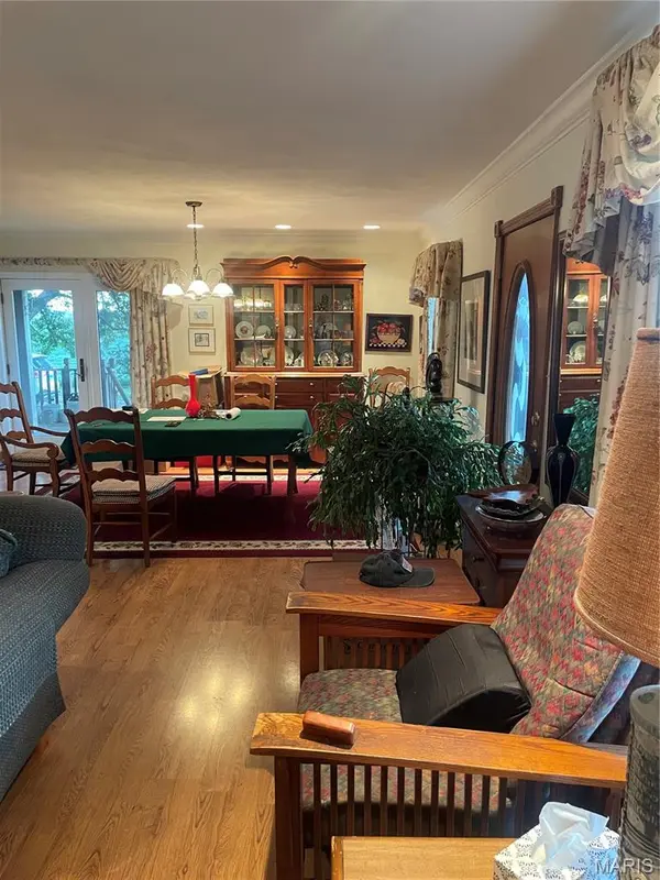 601 Obstweg RD, Belleville, IL 62220