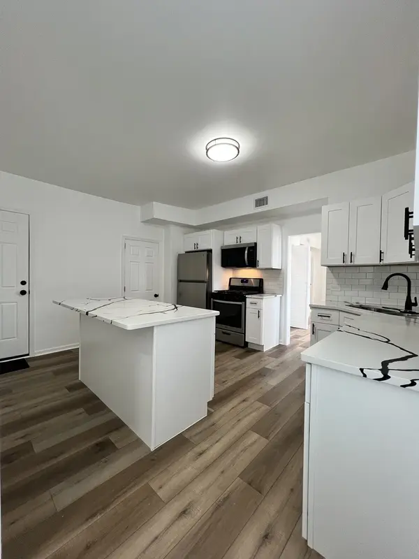 5714 W Grand AVE #2R, Chicago, IL 60639