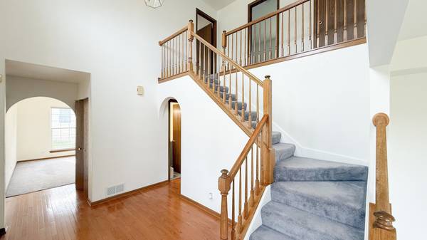 1850 Mission Hills DR, Elgin, IL 60123
