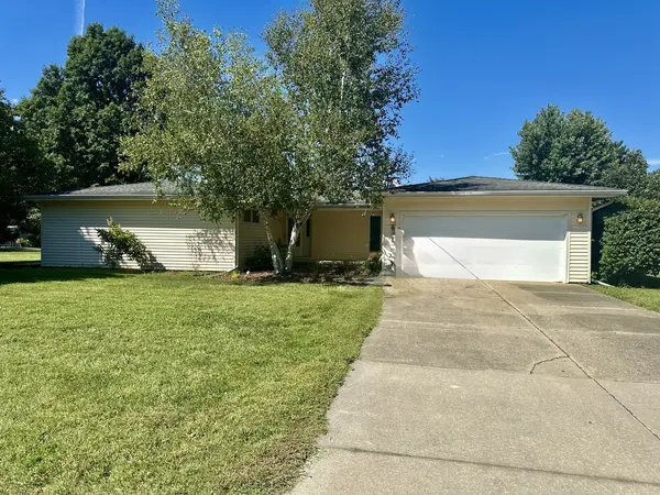 102 W Briarcliff DR, St. Joseph, IL 61873