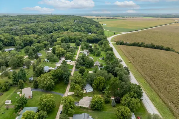 1809 Pineo Grove LN, Princeton, IA 52768