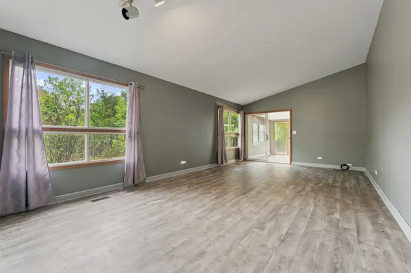 1132 Evergreen DR, Carol Stream, IL 60188