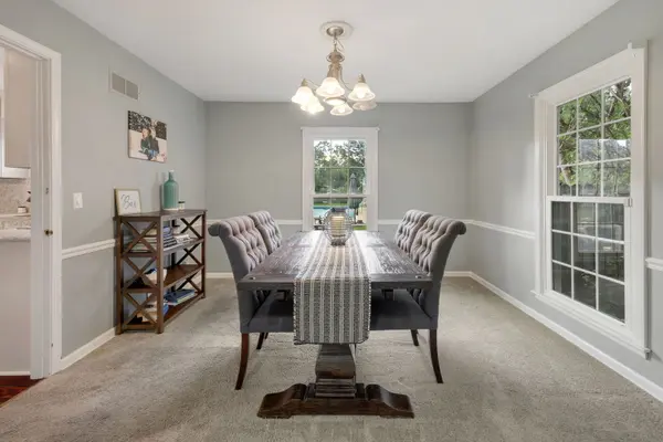 1152 Lexington LN, Batavia, IL 60510