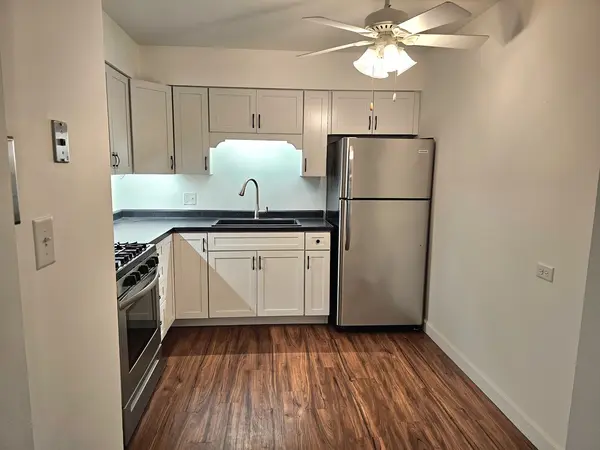 350 Brainerd AVE #6A, Libertyville, IL 60048