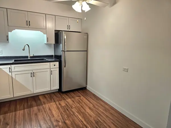 350 Brainerd AVE #6A, Libertyville, IL 60048