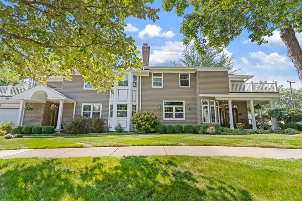 390 Grandview AVE, Glen Ellyn, IL 60137