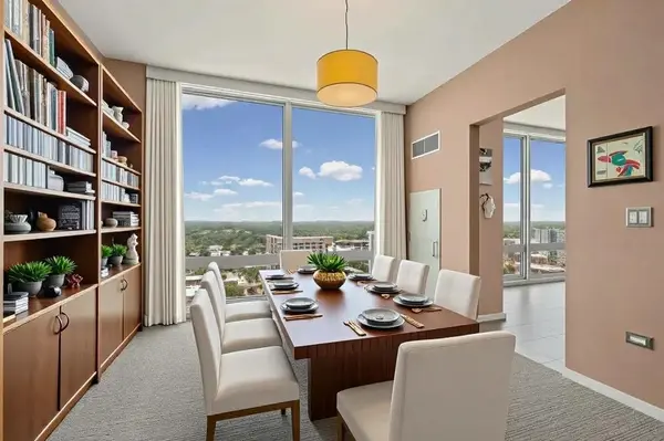 807 Davis ST #2212, Evanston, IL 60201
