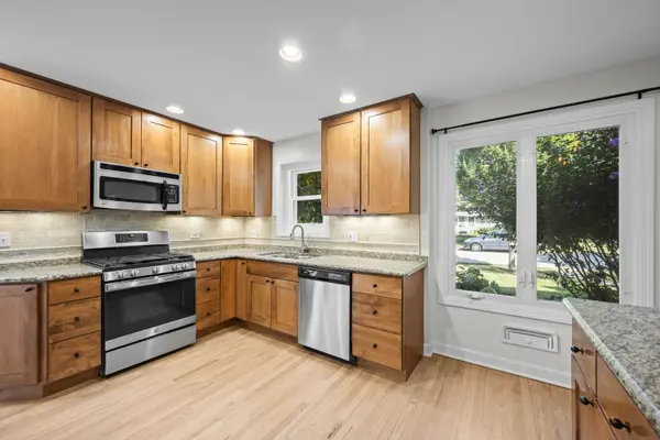 630 S Dryden PL, Arlington Heights, IL 60005