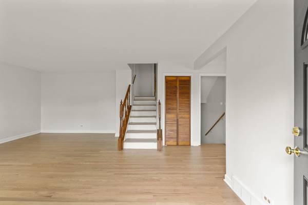 1302 Coolidge AVE, Wheaton, IL 60189