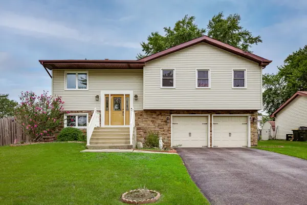 1780 Nautilus LN, Hanover Park, IL 60133