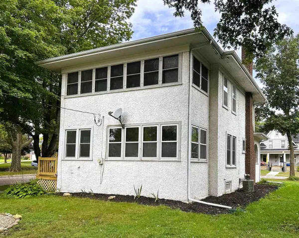 200 3rd AVE, Charles City, IA 50616
