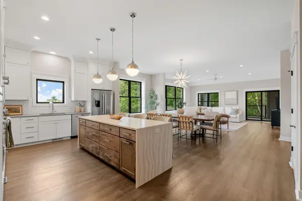 5754 Shady Oak RD S #1, Minnetonka, MN 55343