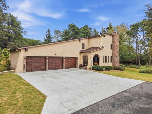 6668 Crackleberry TRL, Woodbury, MN 55129