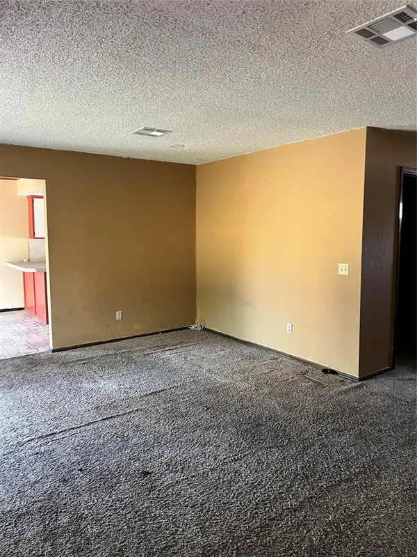 8813 N McMillan AVE, Oklahoma City, OK 73132