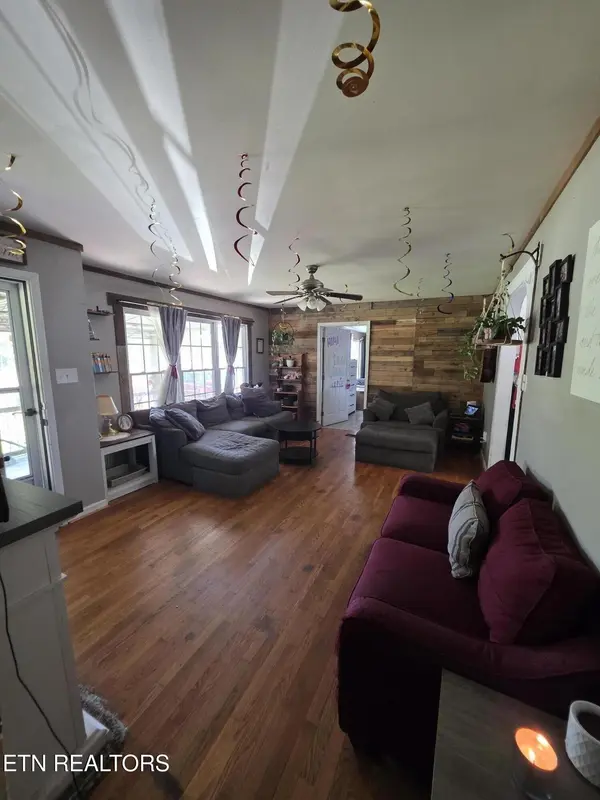 111 Raymond Bingham Rd, Oakdale, TN 37829