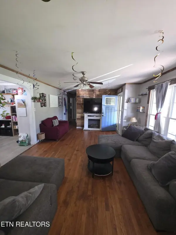 111 Raymond Bingham Rd, Oakdale, TN 37829