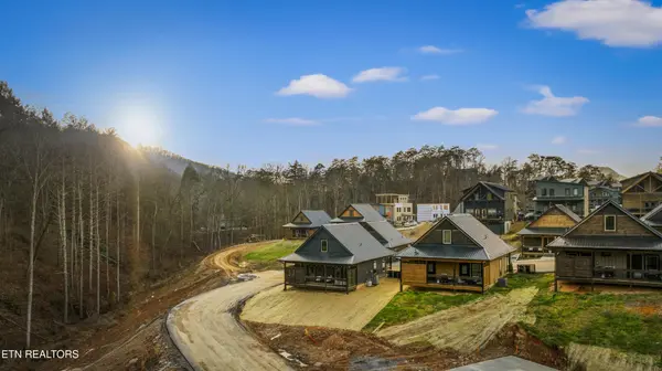 564 Warbonnet Way, Pigeon Forge, TN 37863