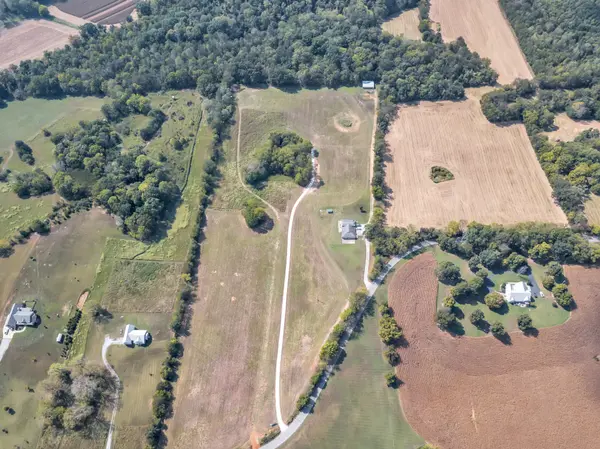 2 Buzzard Creek, Cedar Hill, TN 37032
