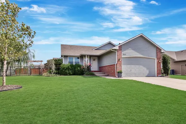 2417 N Woodridge Ct., Wichita, KS 67226