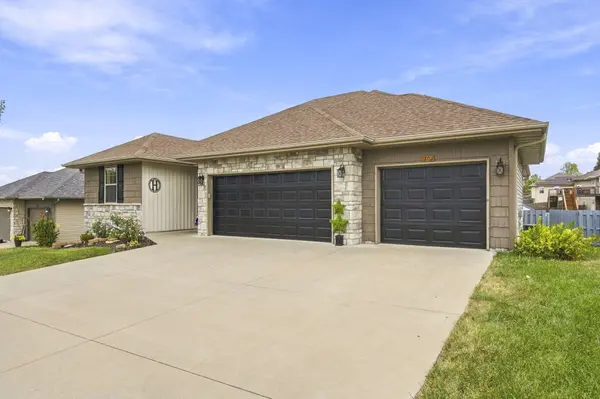 1807 E Costa Mesa CT, Ozark, MO 65721