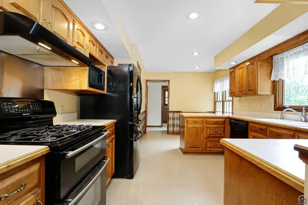 12637 NW 62nd St, Rossville, KS 66533