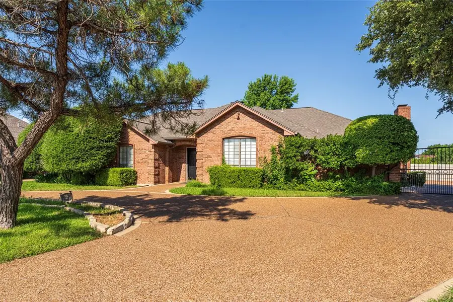 7454 Queensbury Circle, Fort Worth, TX 76133
