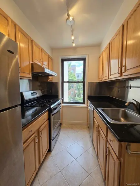 6448 Booth ST #4D, Rego Park, NY 11374