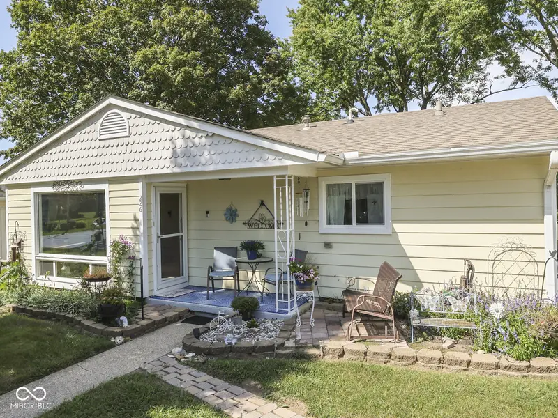 226 W Harriman AVE, Bargersville, IN 46106