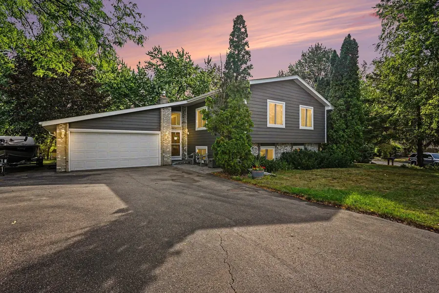 12405 Villaburne DR, Burnsville, MN 55337