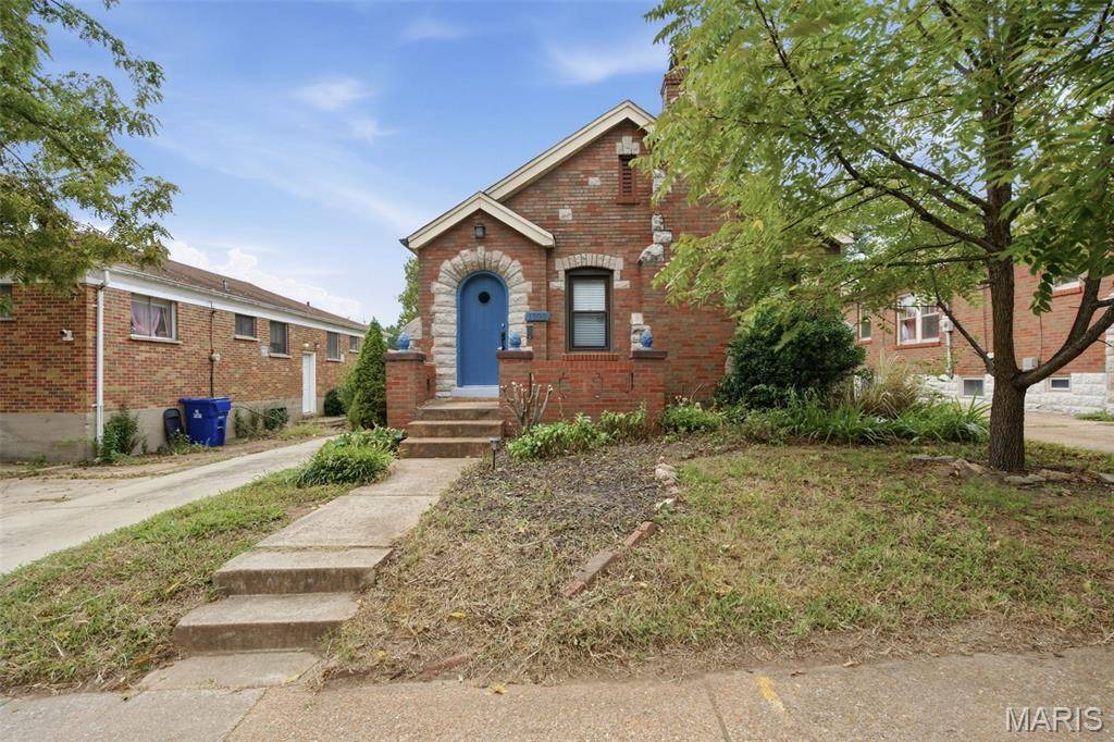 1105 North And South RD, University City, MO 63130