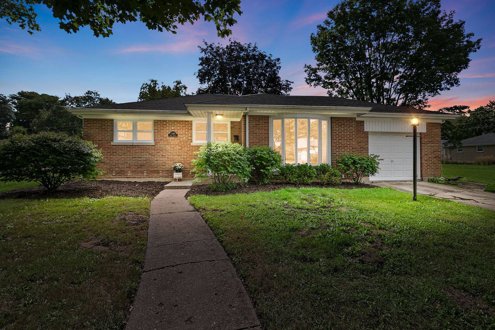 340 James AVE, Mundelein, IL 60060