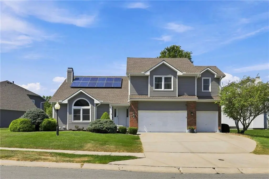 6726 N Charleston DR, Kansas City, MO 64119
