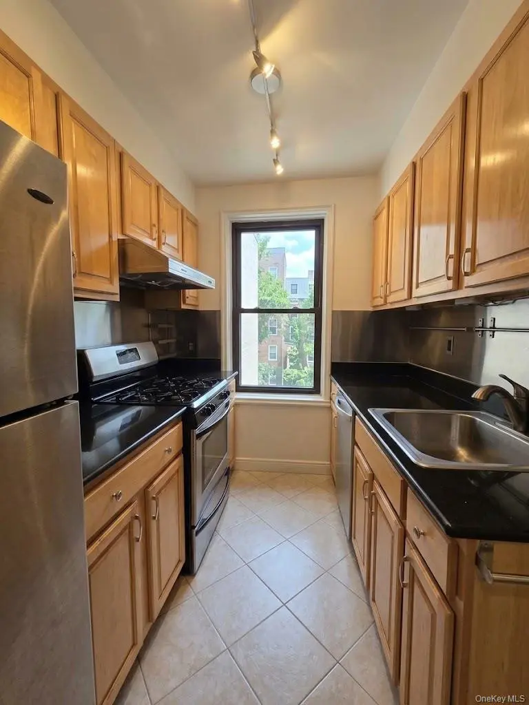 6448 Booth ST #4D, Rego Park, NY 11374