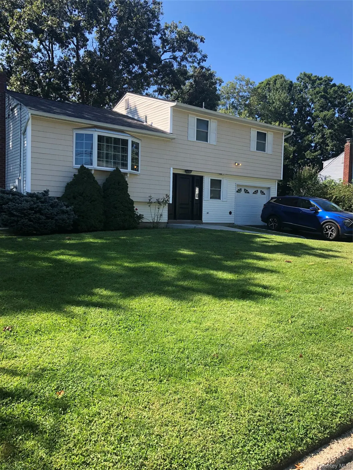 22 Starfire DR, Centereach, NY 11720