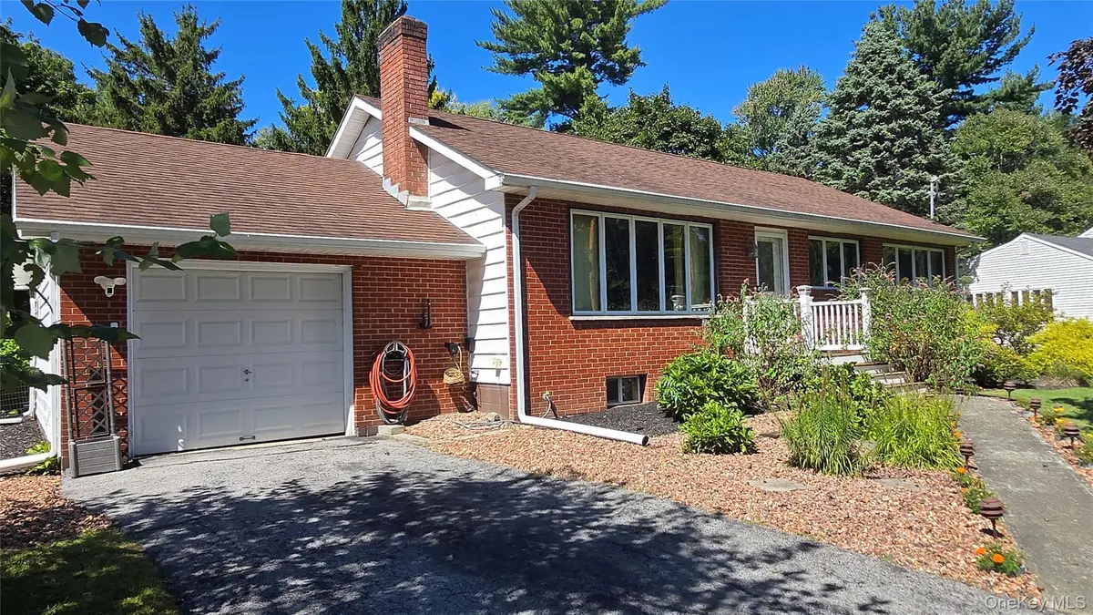 29 Kinry RD, Poughkeepsie, NY 12603