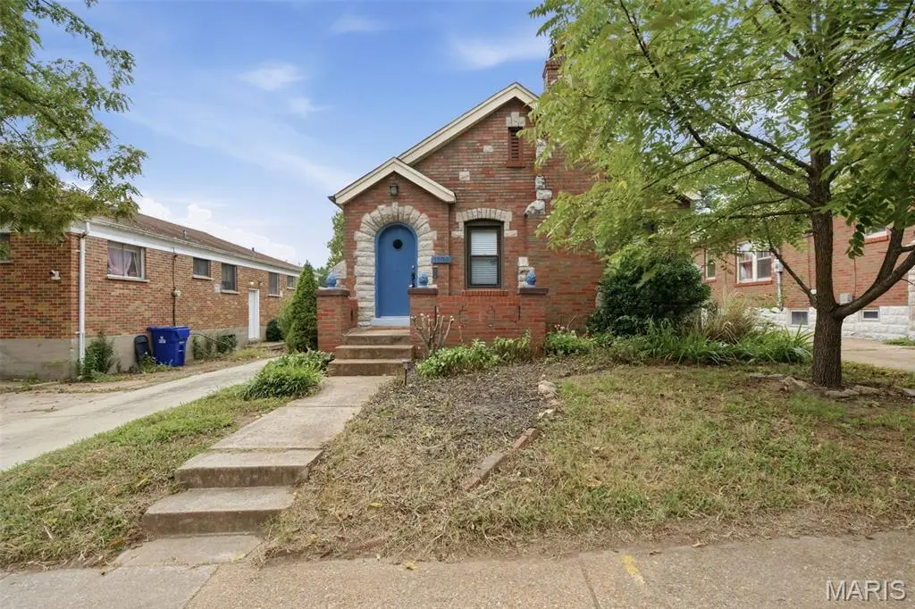 1105 North And South RD, University City, MO 63130